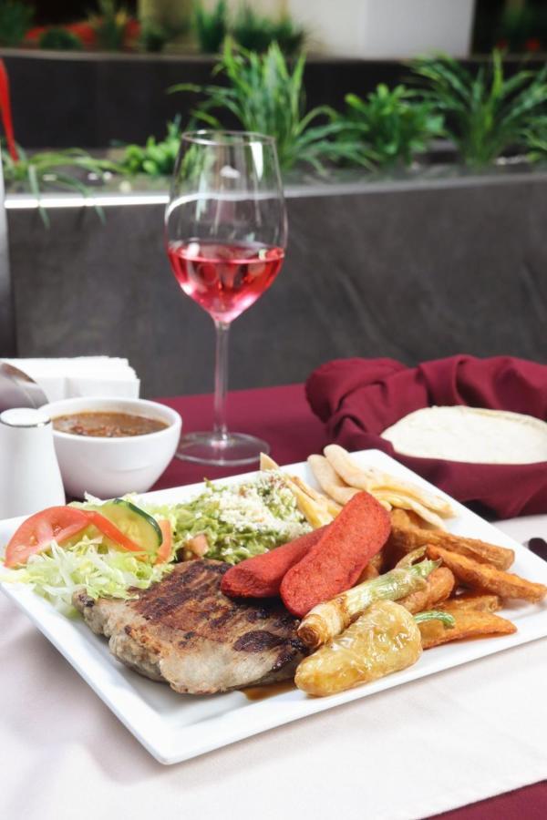 Hotel Two Select Culiacán Екстериор снимка